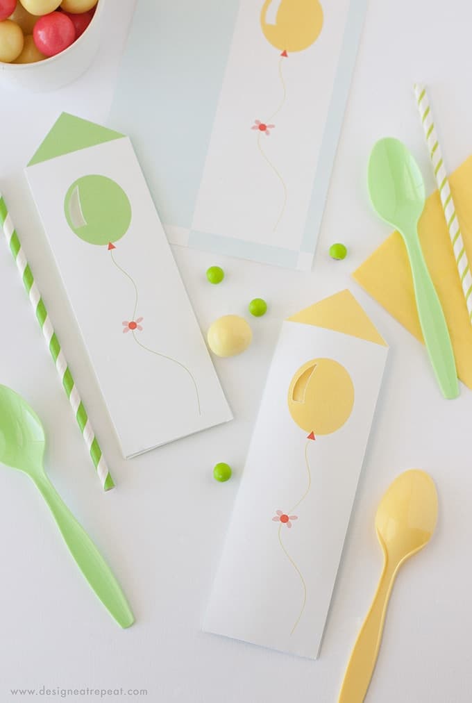 Download these free spoon pouches for a fun birthday party place setting. Would also be great to serve with icecream for a fun presentation! Printables by Design Eat Repeat