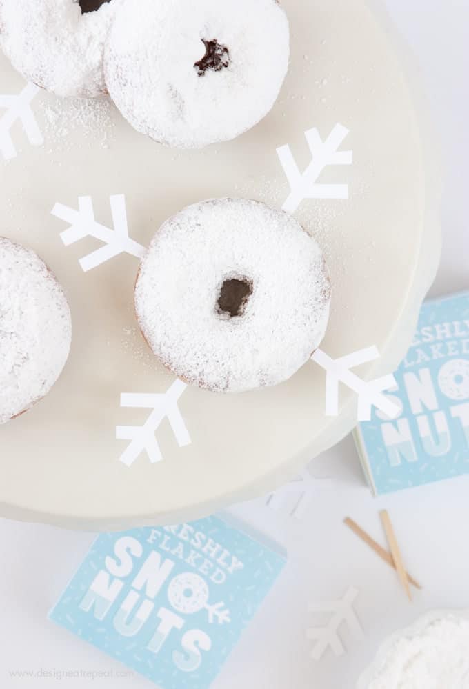 Freshly Baked Donuts? Pssh, how about Freshly Flaked Sno-Nuts! Download this free printable donut box kit from Design Eat Repeat for a fun addition to your holiday or Frozen party! How fun!