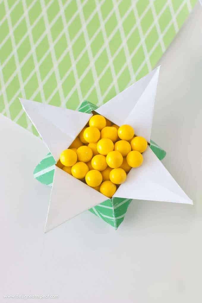 Looking for a quick St. Patrick's Day craft? Print off this FREE paper & follow the tutorial to make a origami "Pot of Gold" box. Fill with candy for a quick & fun project you can make with things you already have at home!