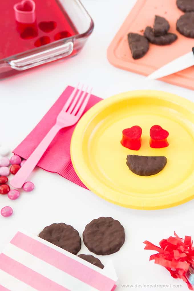 All you need is jello & store bought cookies to make these easy heart emoji Valentine's Day treats! Love! Such a fun idea!