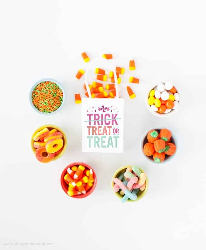 Download these free printable "Treat or Treat" labels for a fun Halloween treat bag idea! By Design Eat Repeat Blog