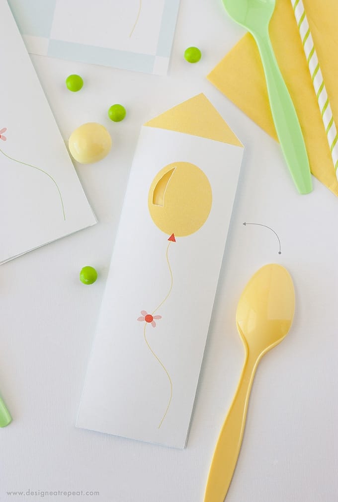 Download these free spoon pouches for a fun birthday party place setting. Would also be great to serve with icecream for a fun presentation!