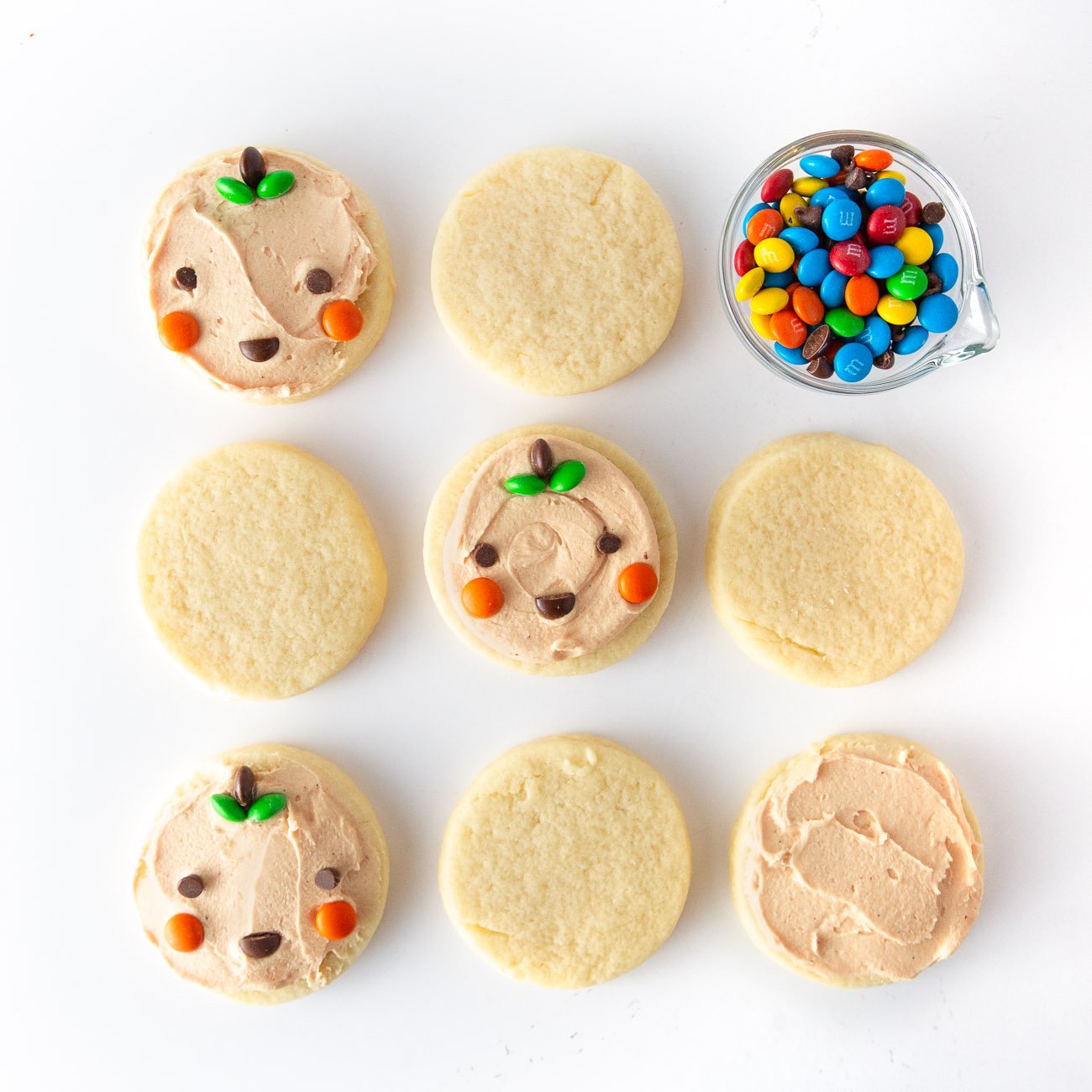 Easy Pumpkin Halloween Cookies made with mini M&M's