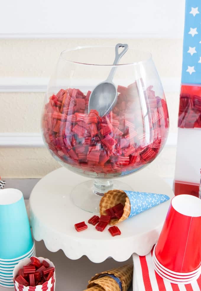 How to put together a Fourth of July Treat Bar + Free Printables!