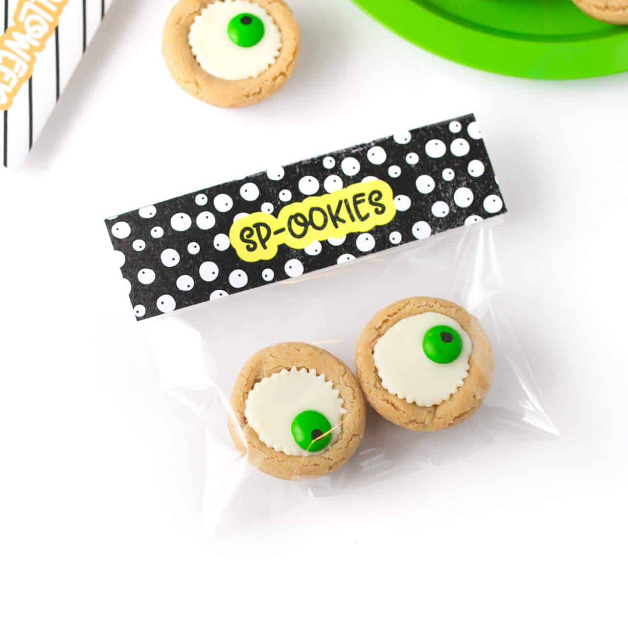 Easy Halloween Eyeball Cookies the kids can help with! After baking, simply press a miniature white peanut butter cup and M&M into the top of each one for a spooky (but cute!) halloween cookie idea.  #Halloween #Cookies #EyeballCookies | www.DesignEatRepeat.com