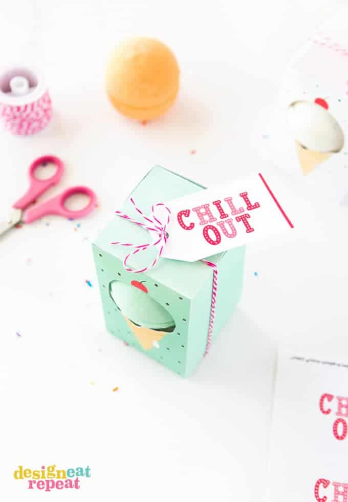 Gift bath bombs in these adorable ice cream themed "Chill Out" gift boxes! Free to download at Design Eat Repeat!