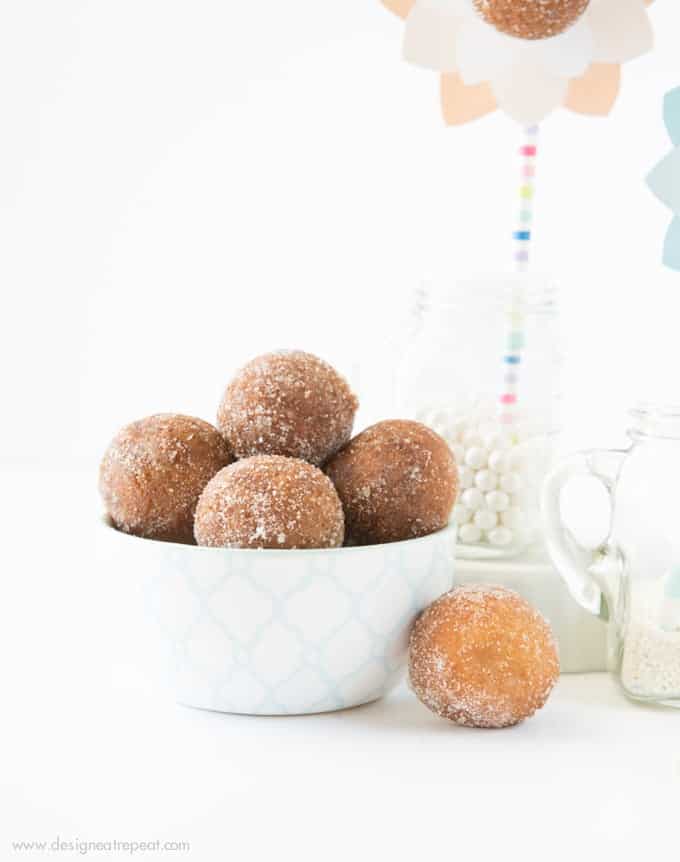 These donut hole flower pops are easy to make, kid-friendly, and the perfect addition to your Spring party or Mother's Day brunch!