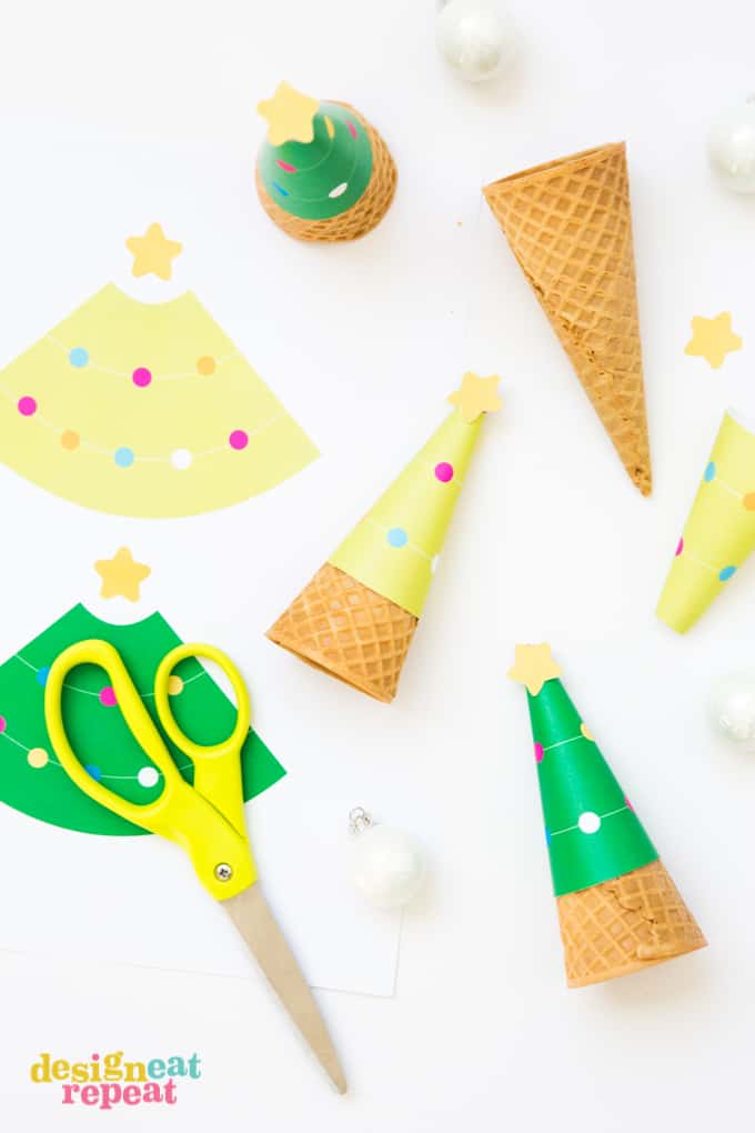 Who says you can't serve ice cream at Christmas?! Dress up your holiday dessert table with these FREE Printable Christmas Tree Ice Cream Cone Wrappers!