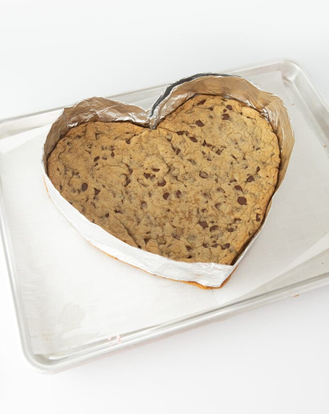 heart-shaped cookie cake without pan using foil
